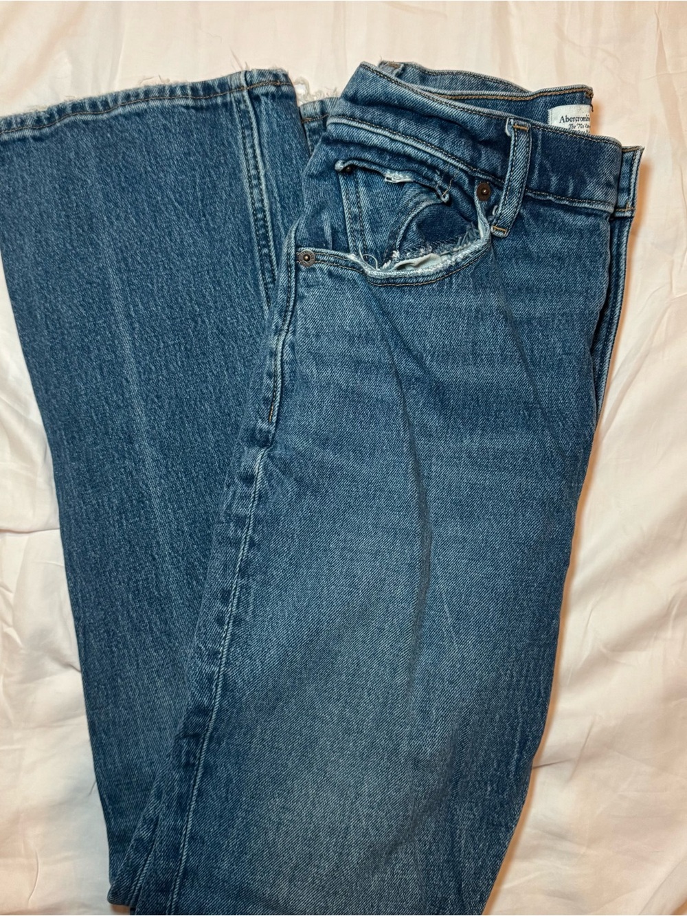 Abercrombie & Fitch 70s High Rise Flare Jeans - SHORT